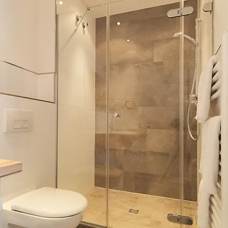 Hansa Hotel 3*